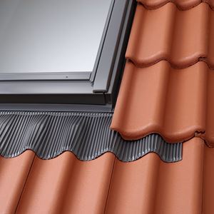Picture of Velux Std Window Flashing Tile 134x98for tiles up to 120mm in profileroof pitch 15-90 deg